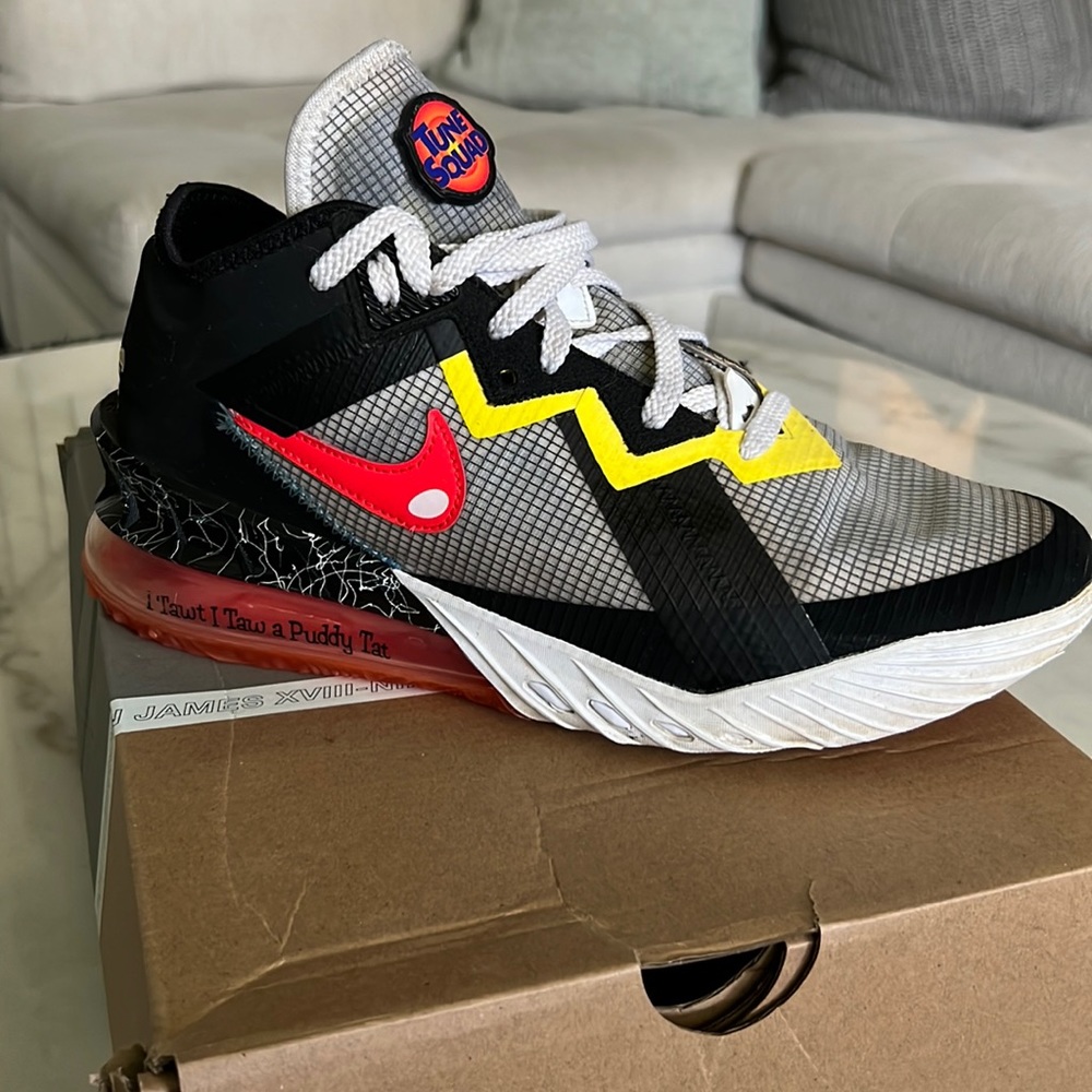 Lebron XVlll Low